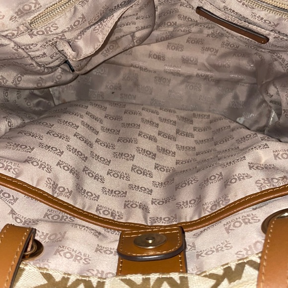 Michael kors handbag tote great condition! Clean inside and out! - Picture 7 of 7